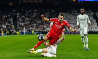 争议言论引爆伯纳乌！名嘴在《小酒馆》怒斥：皇马战曼城只是“海市蜃楼”，巴尔韦德本不该上场