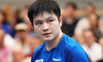 樊振东德甲首赢！队长陪练到流汗，每分都拼得稳当