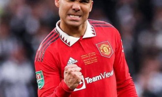 再见，曼联！欧冠三连冠巨星含泪离队，主动降薪展现职业典范