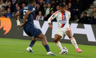 （体育）足球——法甲：巴黎圣日耳曼不敌里昂