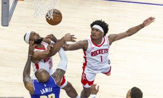 致胜法宝！火箭共命中14个三分 阿门铁树开花