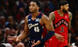 米切尔32分哈登22+10 巴雷特24分骑士胜猛龙总分1-0