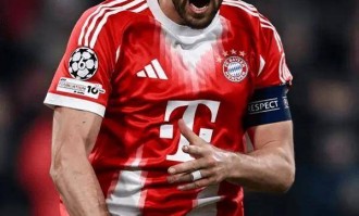 足坛一夜动态：拜仁造4-0惨案，切尔西0-3吞四连败，斯洛特输球甩锅